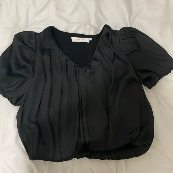 Astr The Label Black Satin Puff Sleeve Top - Picture 1 of 3